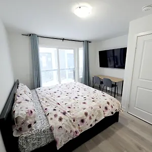King Bed Tv Private Ensuite Retreat Bathroom Or Economical Double Bed , Toronto Canada